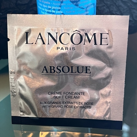 💖 Host Pick 💖 Lancôme LOOK 👀 at all this stuff! Cosmetics Bundle - Picture 14 of 16